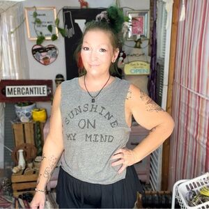 Sunshine On My Mind Sleeveless Gray Tee Size Medium